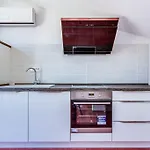 Host Apartment *