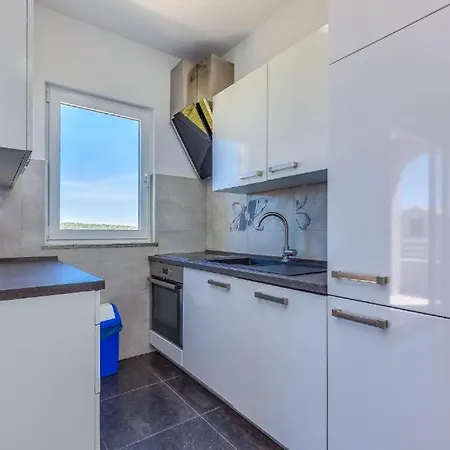Apartment Host