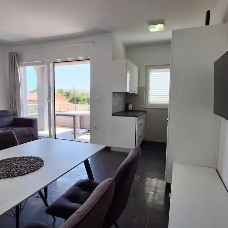 Host Apartment *